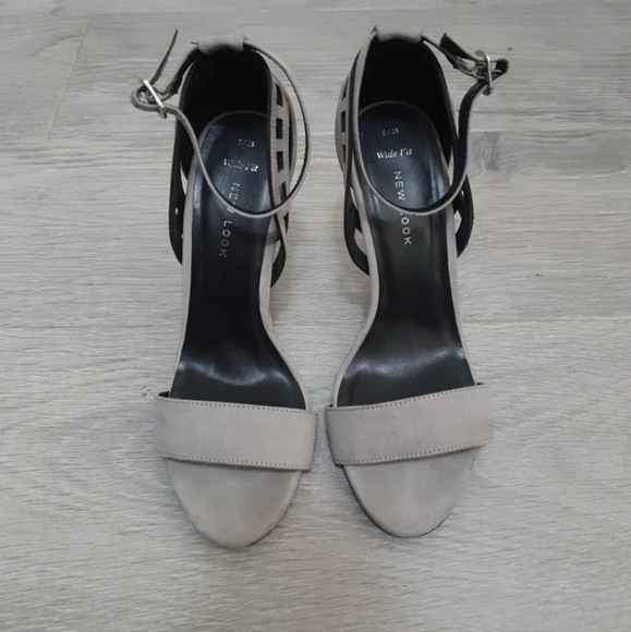Size 5 high heels - Picture 2 of 5